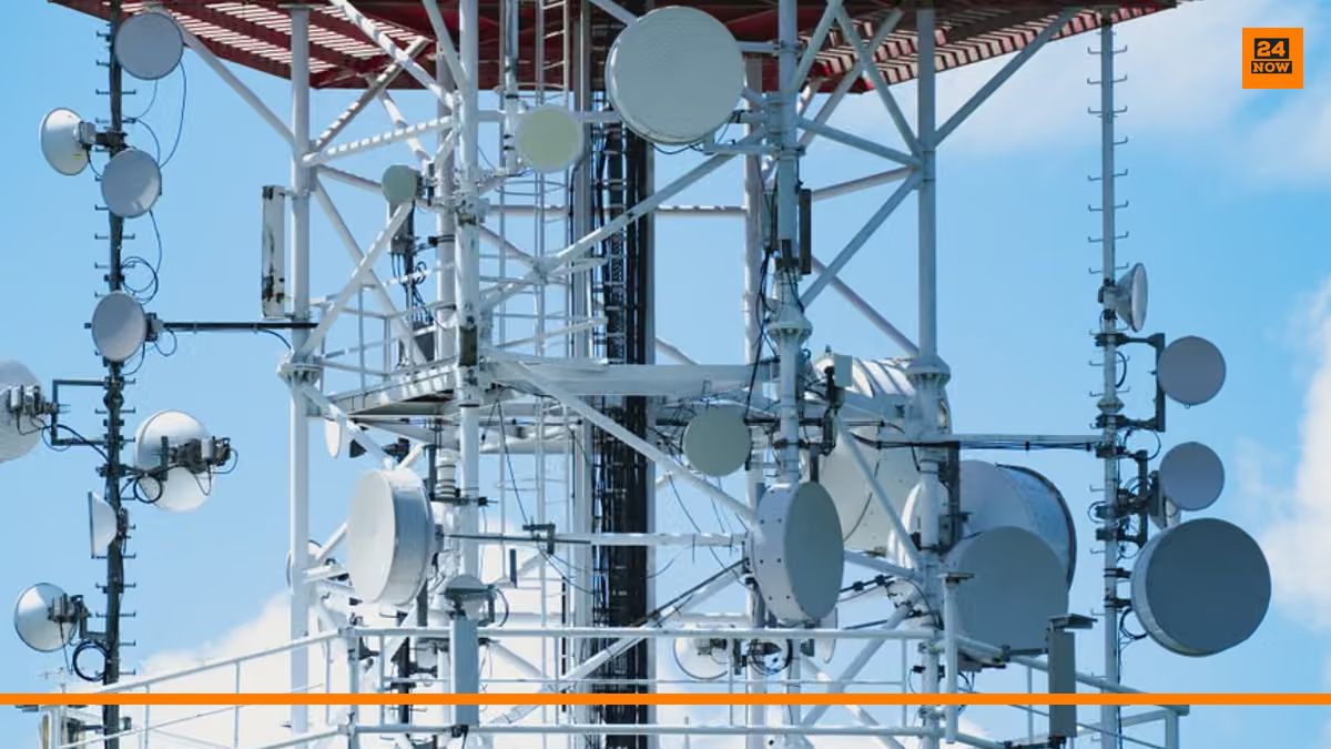 Telstra Chief Receives $700,000 Pay Increase Despite Outages and Job Cuts